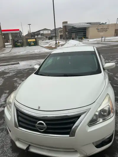 Push button starts with 2 sets of factory installed remote starters, back up camera Bluetooth connec...
