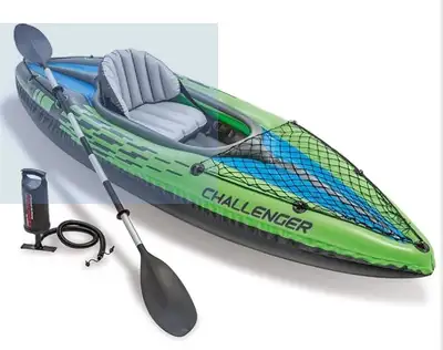 Kayak gonflable à vendre à l'état neuf. Utilisé seulement 1 fois