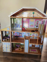 Kidkraft doll playhouse