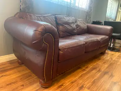 Very comfortable and gently used. Feels and smells clean. Pet free. Come get it!