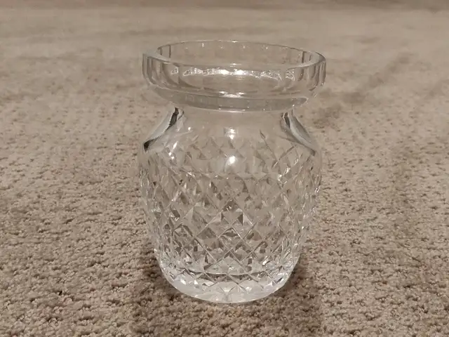 Heavy Glass Diamond Cut Mini Vase - 4-1/4" Tall in Arts & Collectibles in Calgary - Image 6