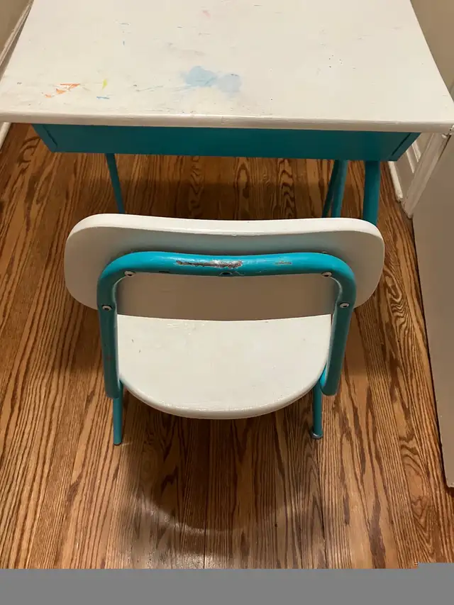 Vintage School Desk in Desks in Winnipeg - Image 4