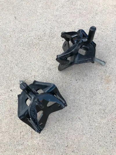 RV trailer REESE hitch brackets for weight distribution hitch. $45 REESE distribution Hitch RV trail...