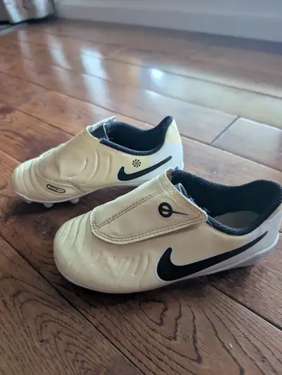 Nike Kids' Jr. Tiempo Legend laceless soccer cleats, View more