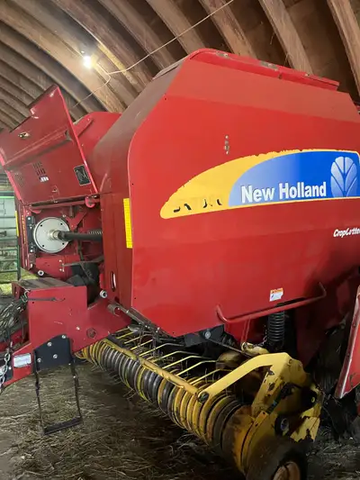 Newholland BR 7060 silage baler with crop cutter knives. Net/twine. 4x5. Endless belts, wide pickup....