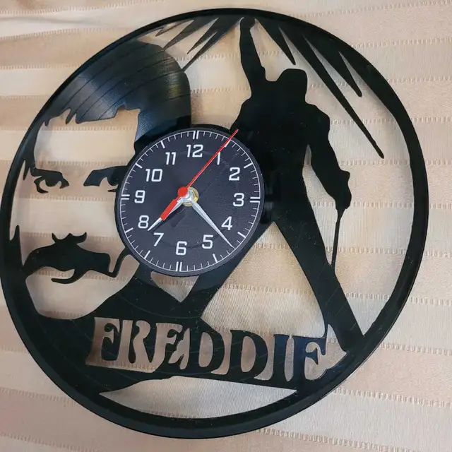 Queen - Freddie Mercury Vinyl Wall Clock in Home Décor & Accents in Markham / York Region - Image 4