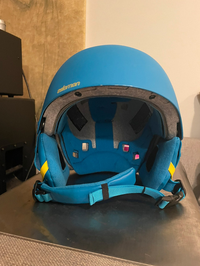 Salomon Brigade Snow Helmet in Snowboard in Oakville / Halton Region - Image 3