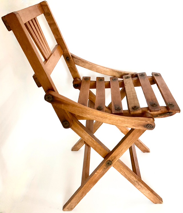 Antiquité Collection Petite chaise pour enfant Bois Pliante L dans Art et objets de collection  à Lévis - Image 2