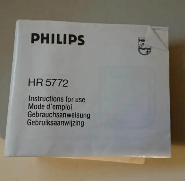 Vintage 1980's Phillips LCD Travel Alarm Clock HR 5772 in Arts & Collectibles in Oshawa / Durham Region - Image 6