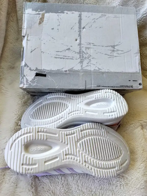 Brand New Adidas Women Size 6 Lite Racer Sneaker Shoes, BNIB in Women's - Shoes in Edmonton - Image 5