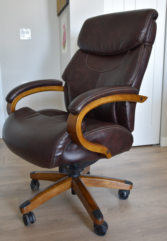 La-Z-Boy Harding Executive Chair, brown in Chairs & Recliners in Delta/Surrey/Langley - Image 4