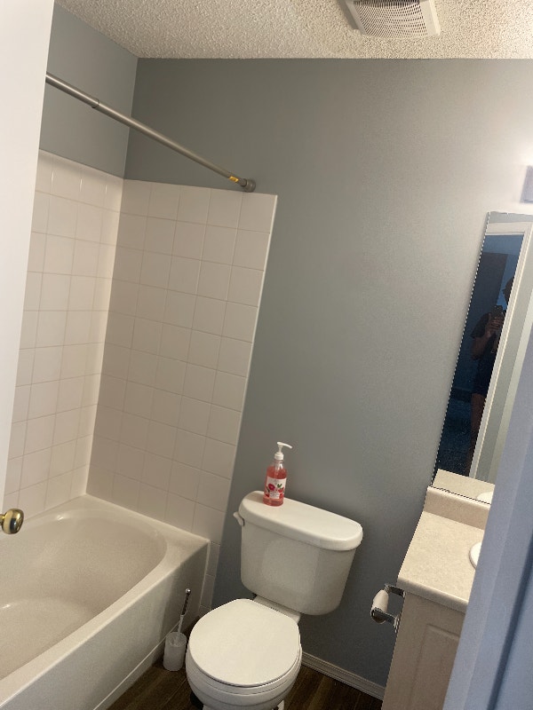 Room for rent Northside. It comes with a private full washroom. Room