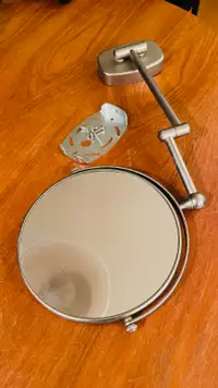 adjustable make-up mirror