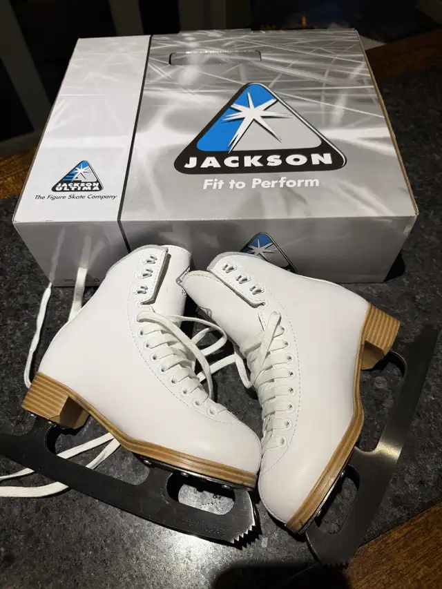 Jackson 200 Ice Skate Size 3 - Used in Skates & Blades in Markham / York Region - Image 7