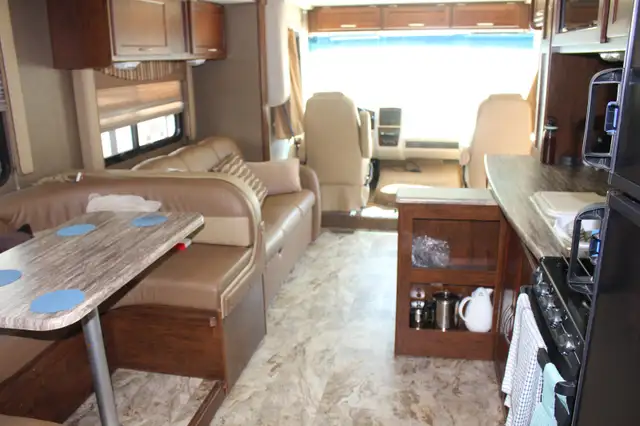 2015 Coachmen Pursuit in RVs & Motorhomes in Chilliwack - Image 5