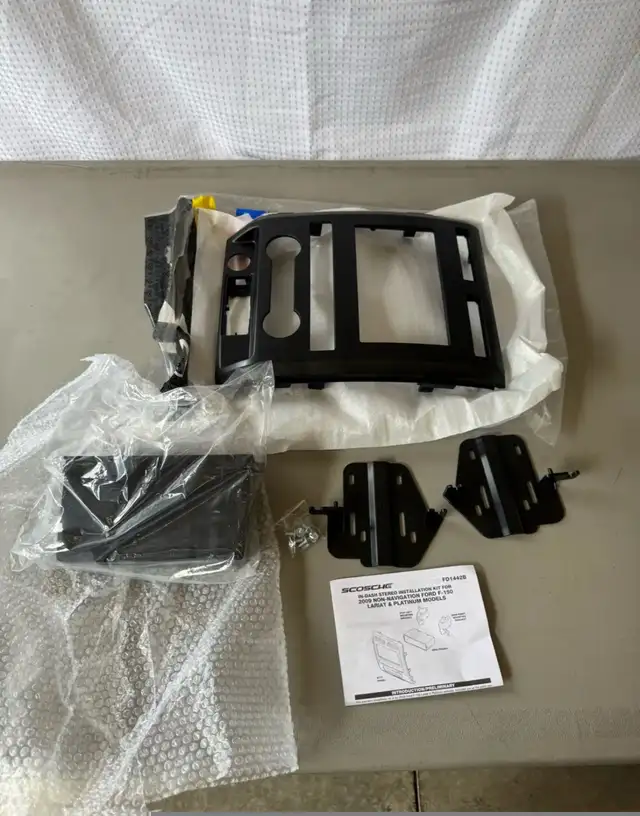 Ford F-150 Dash Radio Install Kit in Other in Hamilton - Image 6