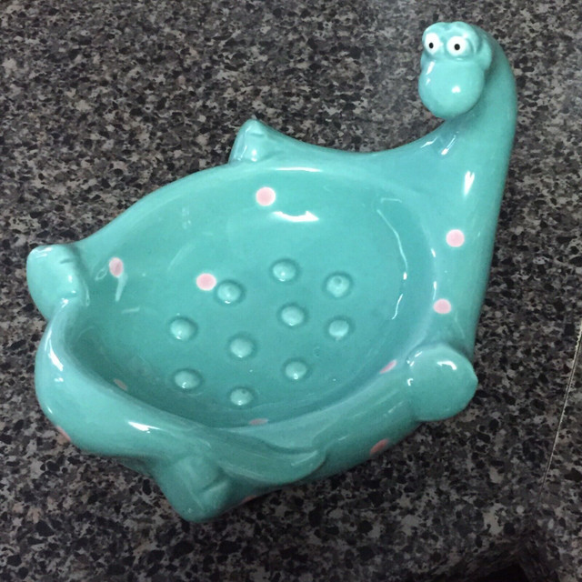 Fitz & Floyd teal dinosaur soap dish dans Articles pour la salle de bains  à Région d’Oshawa/Durham