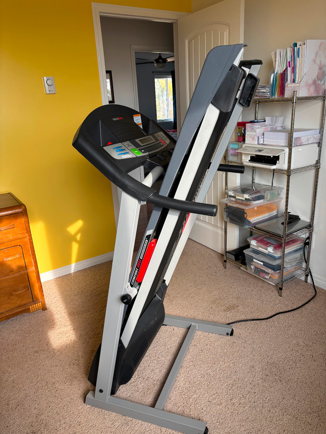 HealthRider Treadmill in Exercise Equipment in Moose Jaw - Image 4
