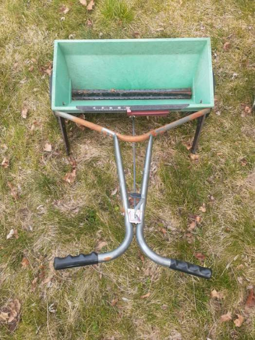 Drop spreader in Outdoor Tools & Storage in Chatham-Kent - Image 2