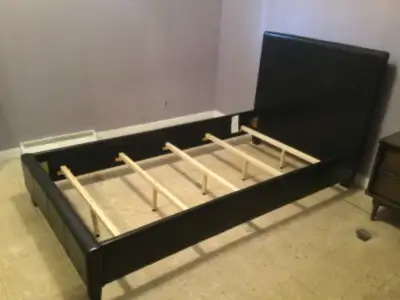 Base de lit similicuir (presque neuf) - lit simple, View more