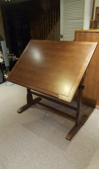 Beautiful wooden drafting/drawing table! Mint condition!