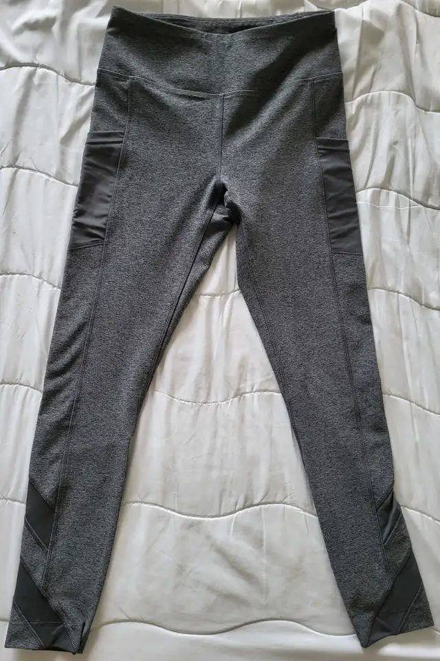 Women's clothes, shorts, leggings, etc. in Women's - Bottoms in City of Toronto - Image 10