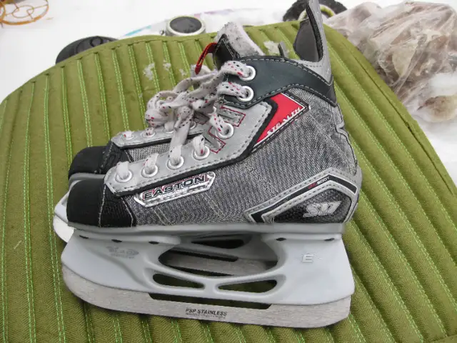 Youth EASTON Stealth S17 Ice Hockey Skates Size 11.5 EE VGC in Hockey in Winnipeg - Image 9