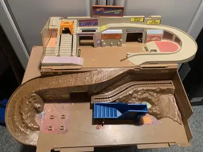 Hot Wheels 1970s Sto n Go Construction Site Folding Playset, View more