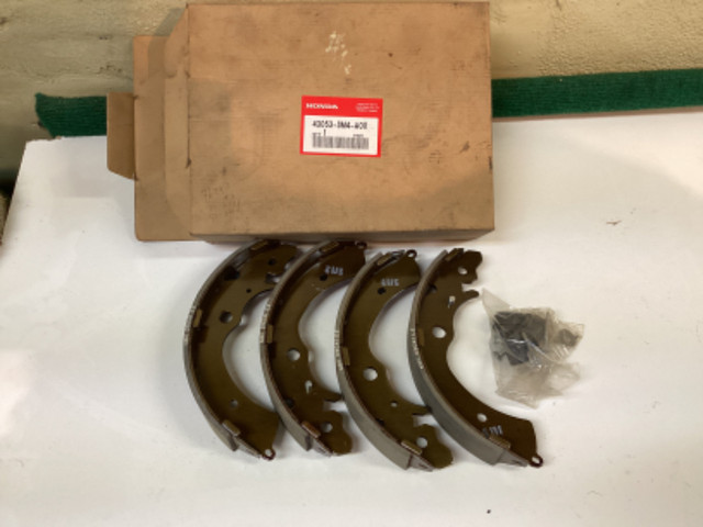 HONDA ACCORD FREINS # 43053-SM4-A00 HONDA BRAKE SHOE SET dans Autres pièces et accessoires  à Ville de Montréal