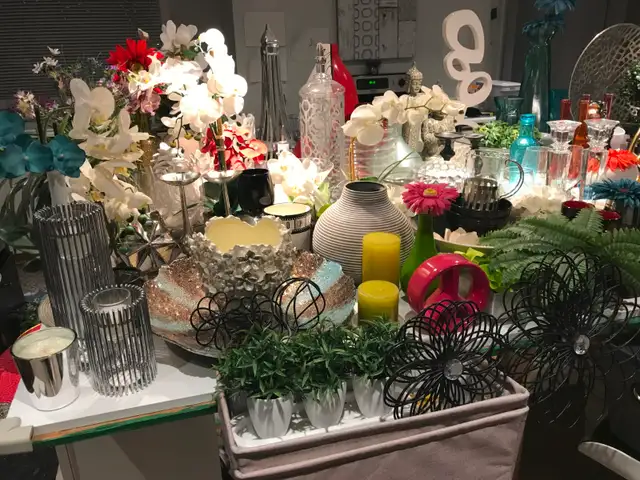 Home decor accessories in Home Décor & Accents in Calgary - Image 4