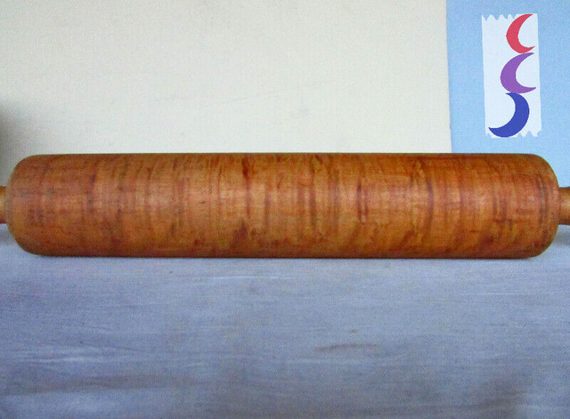 Vintage 20” Tiger Maple Rolling Pin 1 Pc. Solid Wood Baking Past in Arts & Collectibles in Kitchener / Waterloo - Image 2