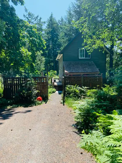 Forest Home + Studio – Gabriola Island