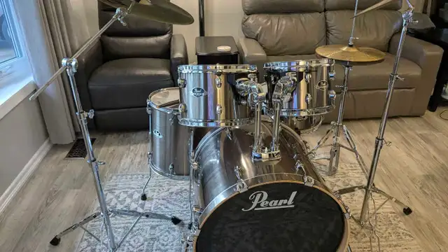 Pearl Export Drum Set  in Drums & Percussion in St. Catharines - Image 3