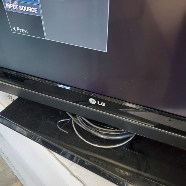 LG 32 INCH LCD TV in TVs in Burnaby/New Westminster - Image 2