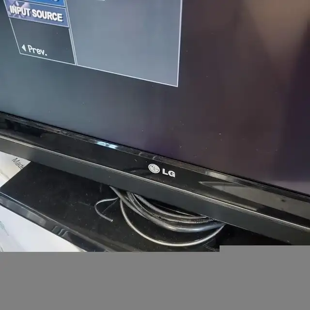 LG 32 INCH LCD TV in TVs in Burnaby/New Westminster - Image 3