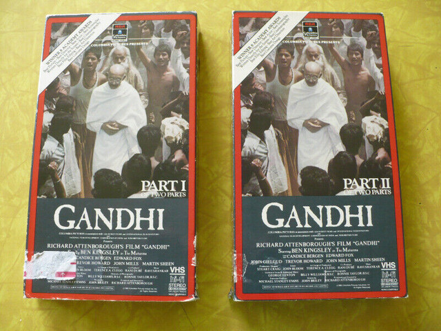 GANDHI- PART I- PART II VINTAGE 1982 ( 2 VHS IN ENGLISH ) dans CD, DVD et Blu-ray  à Longueuil/Rive Sud
