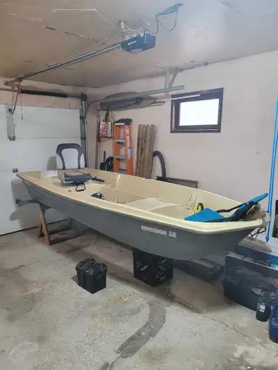 30lb thrust minn Kota trolling motor Battery and Carry Case 25lb anchor 2 paddles 2 chairs NO Boat l...