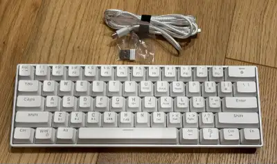 This is a white Hykkjs L800 mechanical gaming keyboard in PERFECT condition, complete with its origi...