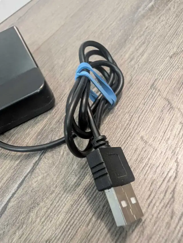 EUC - Desktop Micro USB Phone Charger  in General Electronics in Oshawa / Durham Region - Image 4