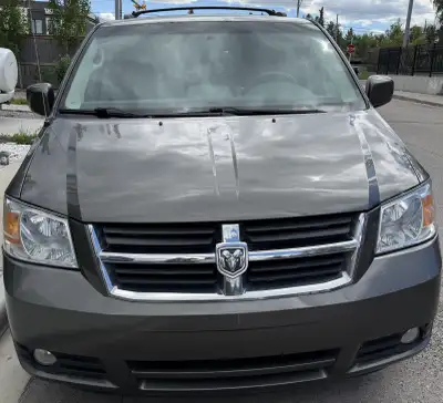 Well maintained family minivan with a clean title and no accident history. Reliable 3.3L V6 engine a...