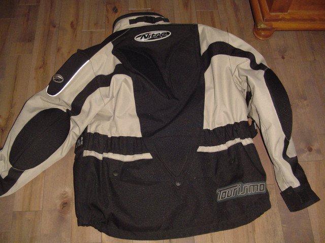 Manteau de moto dans Femmes - Hauts et vêtements d'extérieur  à Sherbrooke - Image 2