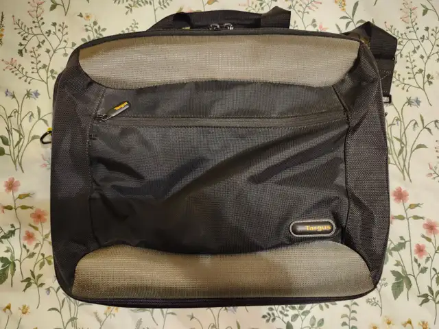 Laptop case 15.6 in in Laptop Accessories in Mississauga / Peel Region - Image 2