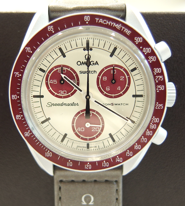 OMEGA MOONSWATCH MISSION TO PLUTO BRAND NEW WATCH NEVER WORN in Jewellery & Watches in City of Montréal - Image 4