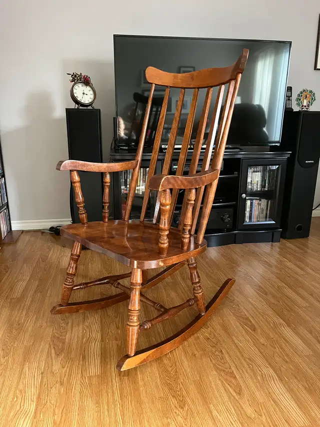 Solid Maple Rocking Chair in Chairs & Recliners in Thunder Bay - Image 4