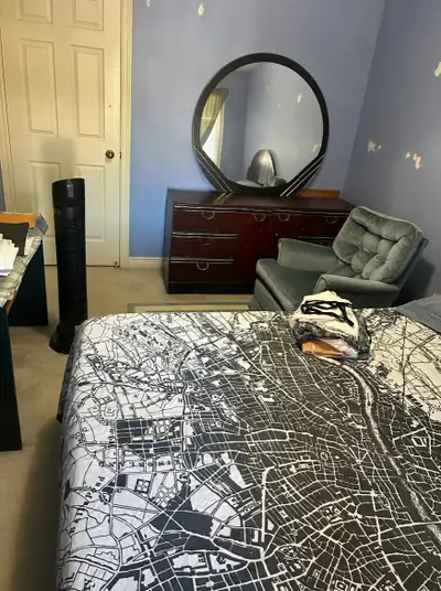 Close to bus stop, Hospital and Plazas Internet and utilities included Private washroom Shared kitch...