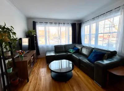 Grand 6 1/2 Rénové - Jardin Privé et Parking - Vieux Longueuil
