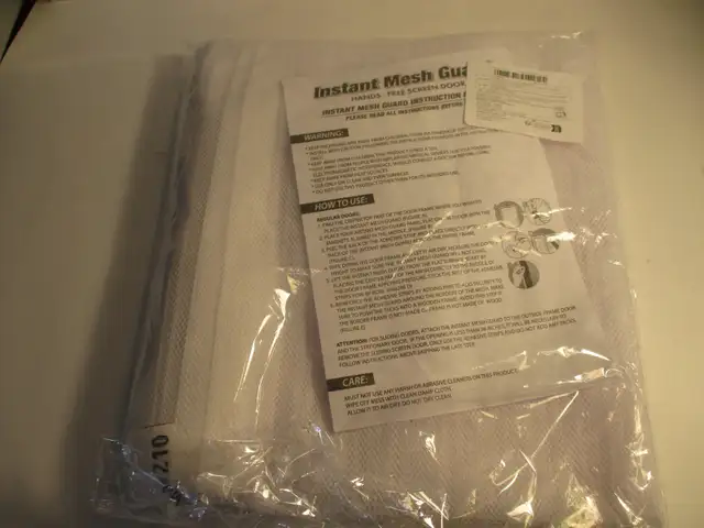 Magnetic Screen Door Mesh Hands free operation White color in Home Décor & Accents in Calgary - Image 2