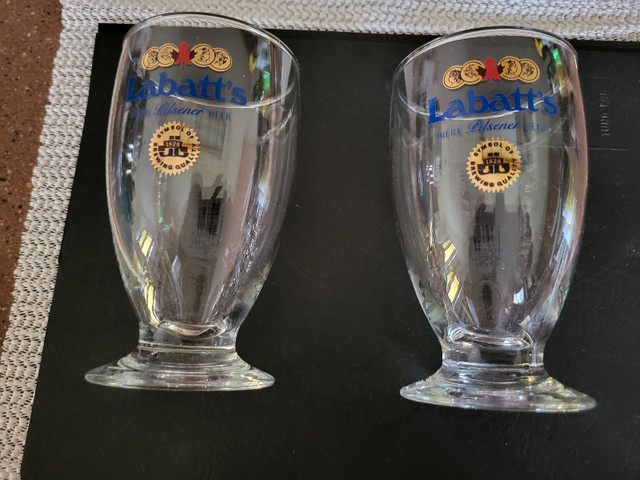 2 vintage Labatts beer glasses , enameled steel ashtray &6 coas  in Arts & Collectibles in Prince Albert - Image 3