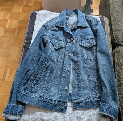Denim jacket Uniglo small, View more
