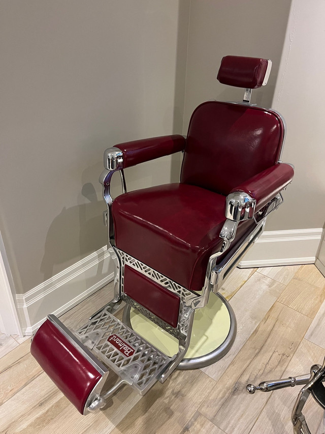 1950’s Belmont Barber Chair  in Arts & Collectibles in Markham / York Region